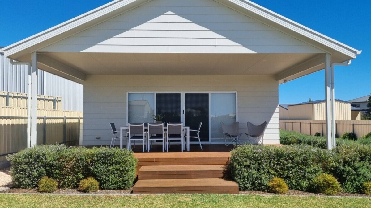 Moonta Bay Apartment | The Hideaway - Charming 4 BR Home in Moonta Bay