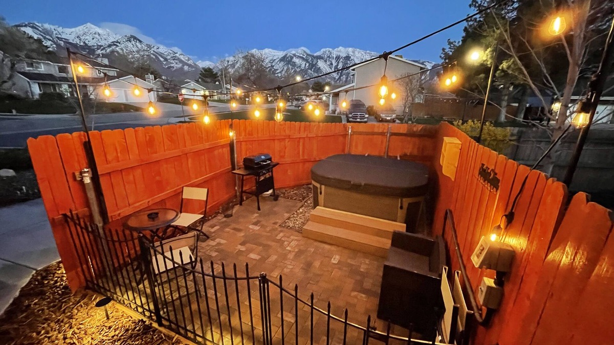 Sandy House | THE HIDEAWAY: Charming, 2-bedroom apartment near ski slopes & Wasatch Mountains.