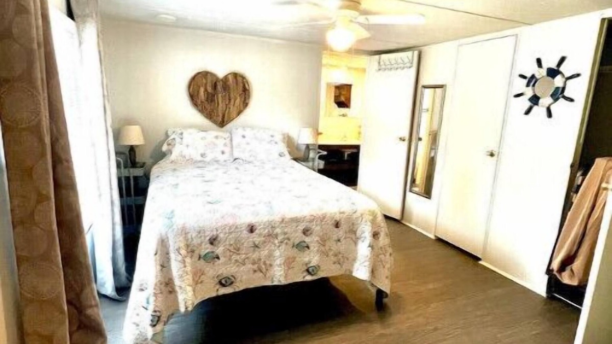 Myrtle Grove House | The Hideaway, Cozy pet friendly place to stay minutes to the beach.