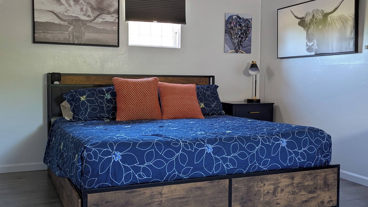 West University Apartment | The Hideaway on 4th