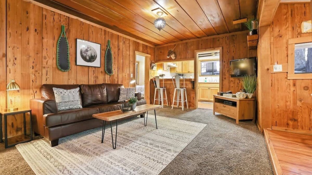 West Village Cabin | The Hideaway- Walk to DT, Hike to the Lake!