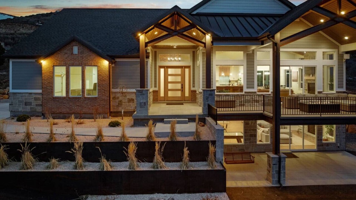 Garden City House | The Hideout | Hot Tub Game Room 38 Guests