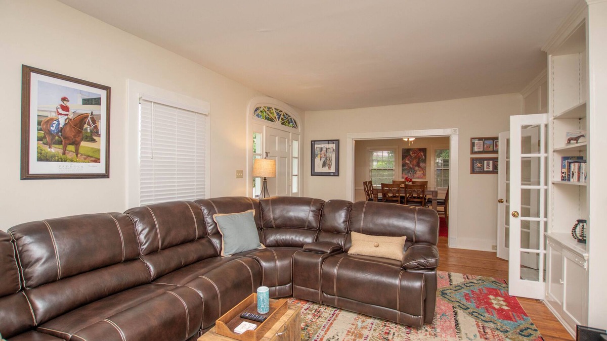 Crescent Hill House | ❤ The Hillcrest House w/Private Cottage-Near Frankfort Ave, Downtown, Expo!
