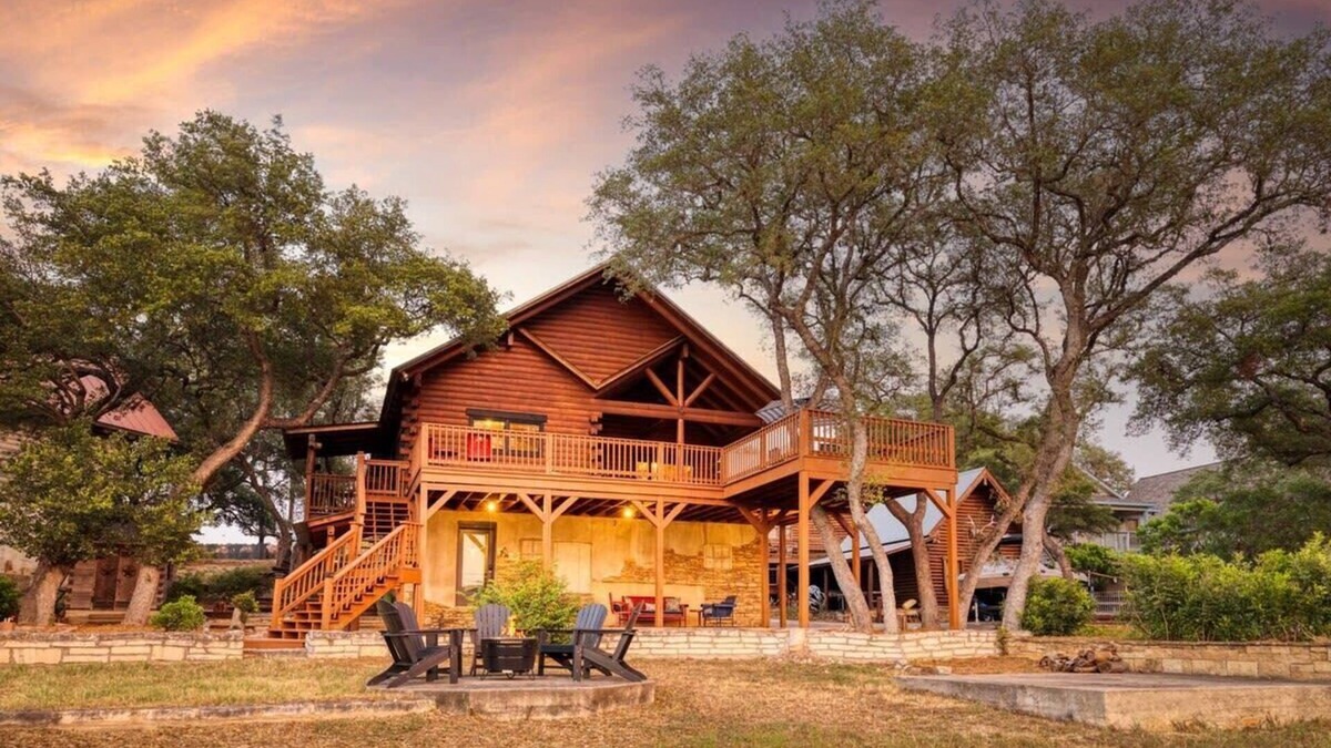 Lakehills Cabin | The Hillside Haven. Charming hill country cabin with panoramic views