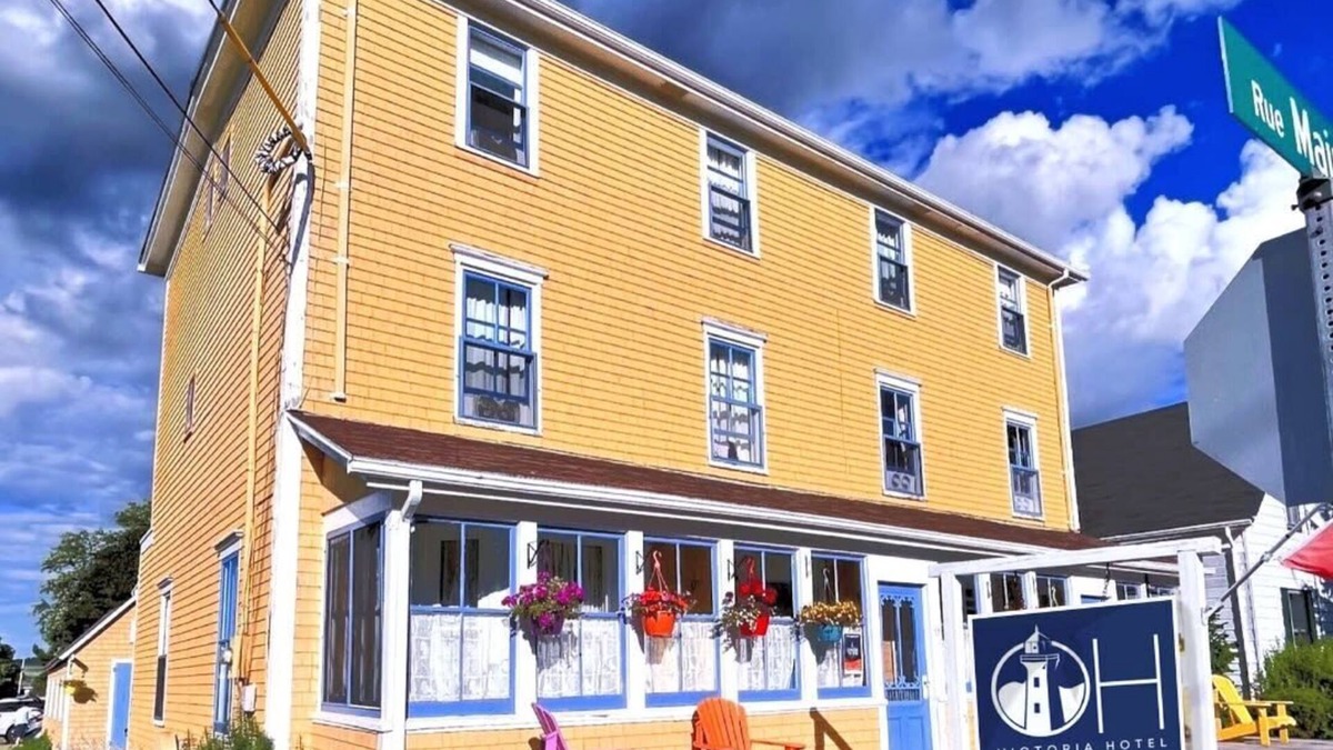 Victoria House | The Historic 1900 Orient Hotel | Victoria-by-the-Sea Gem | Newly Renovated for 2