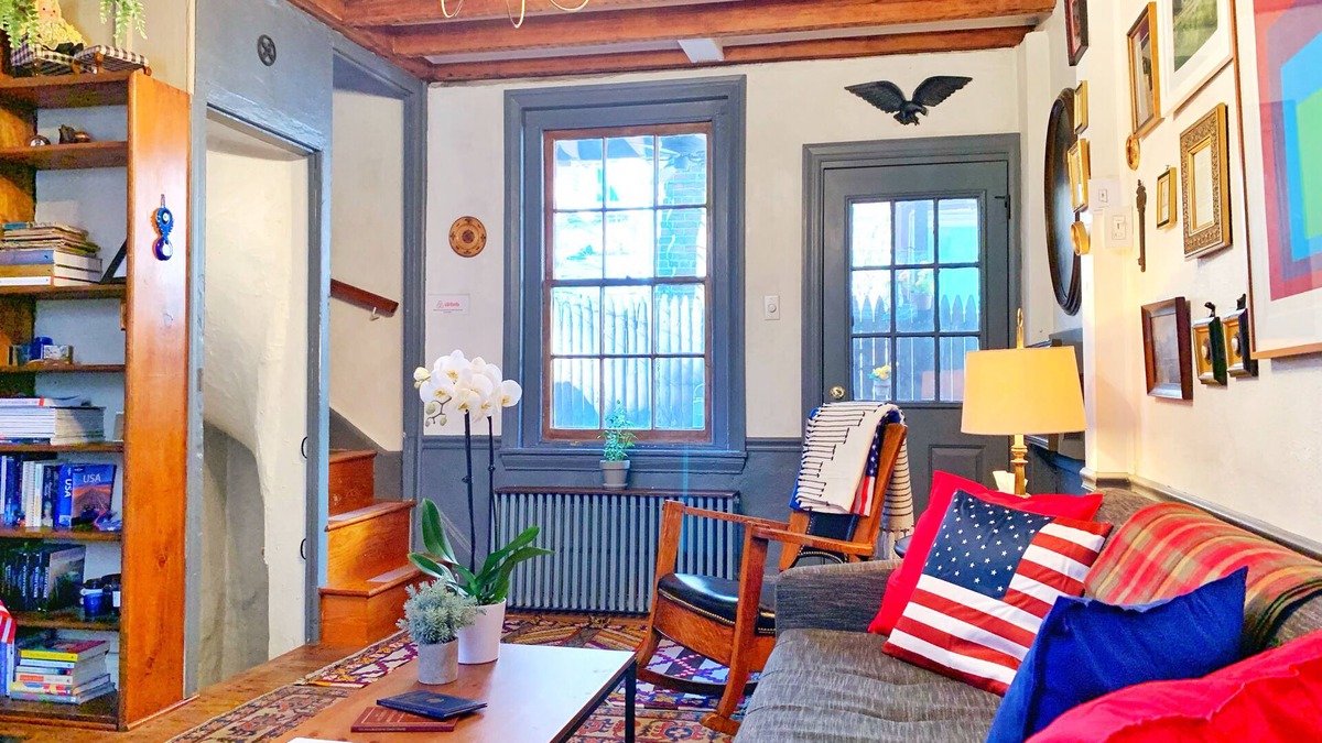 Gayborhood House | The Historic & Walkable Philadelphia Washington Square West 2 bed/2 bath Home