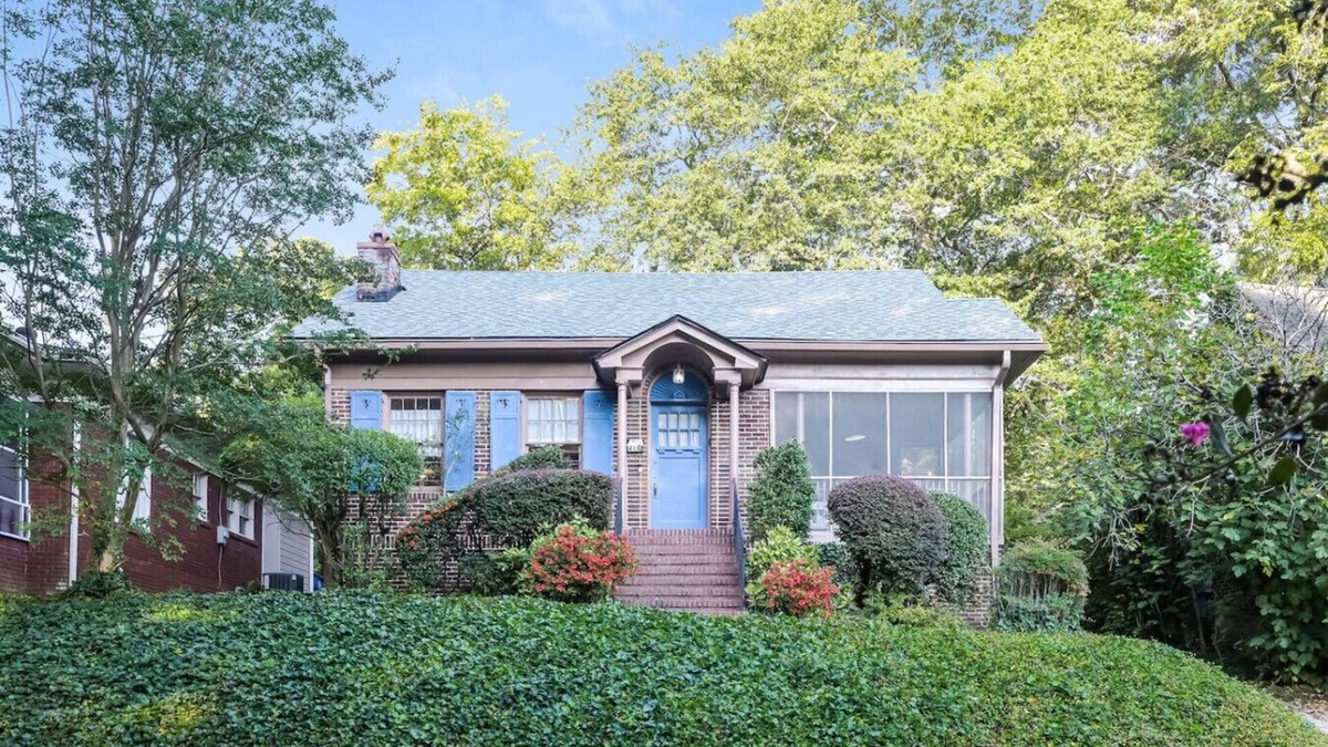 Candler Park Apartment | The Historical Escape