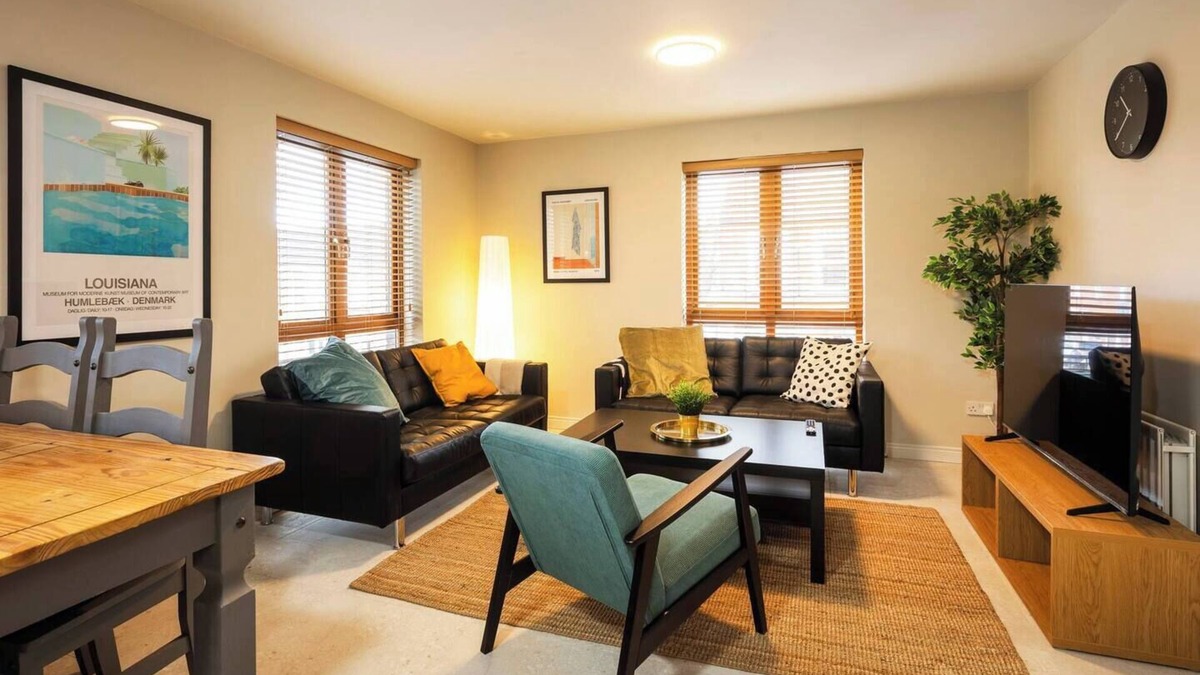 Queens Quarter Apartment | The Hockney- 2 bd Hip Ap. Ultra Fast WIFI
