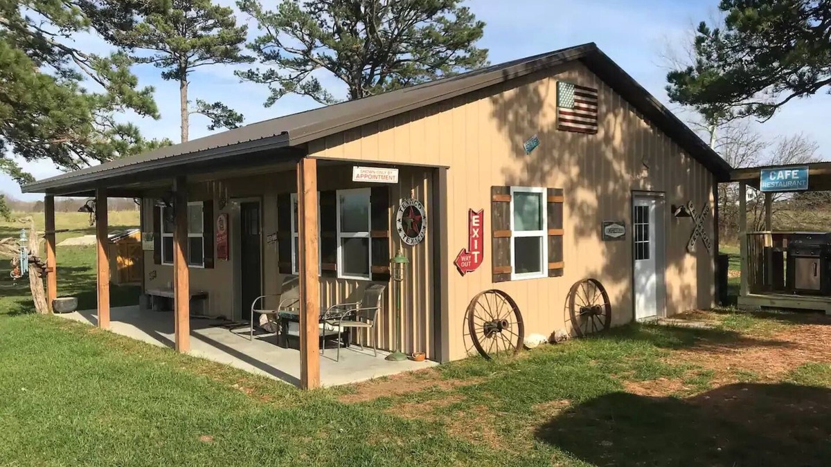 Elk Creek House | The HOLD-Up Hide Away Pet Friendly