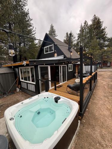 Green Valley Lake Ski Chalet | The Honey Bear Cabin Jacuzzi EV Friendly Renovated