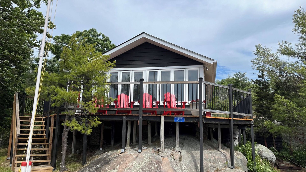 Honey Harbour Cottage | The Honey Harbour Hideaway on Little Beausoleil