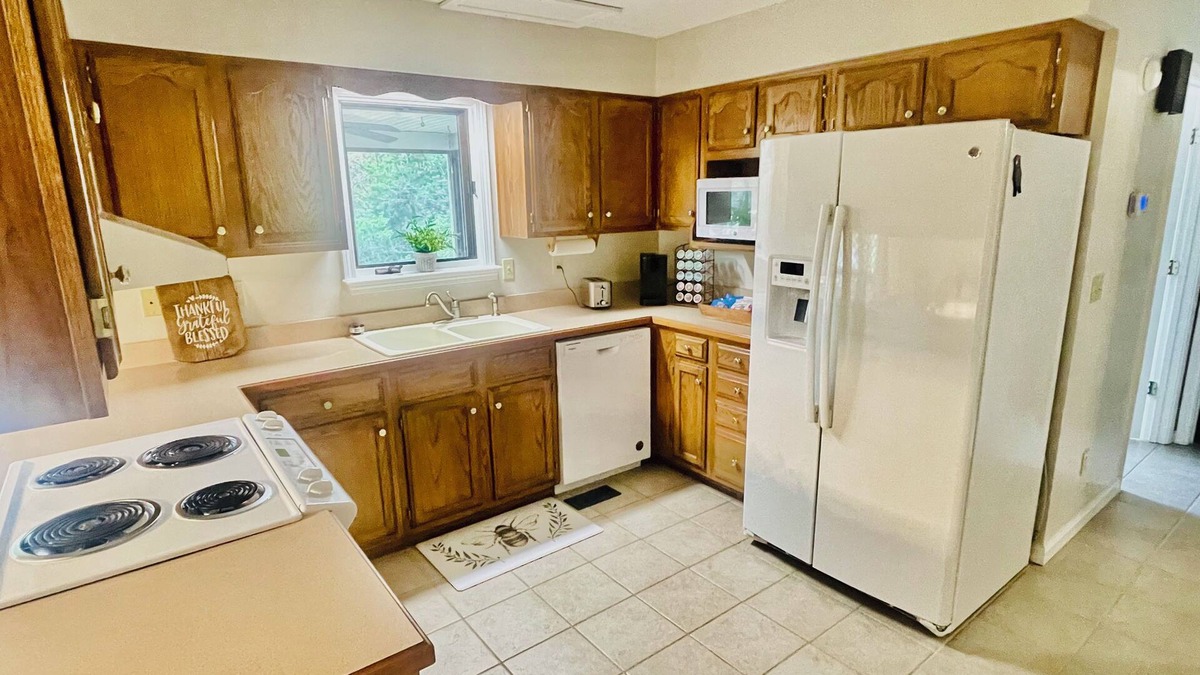 Rineyville House | The Honey Spot! Your Quiet retreat in Rineyville.
