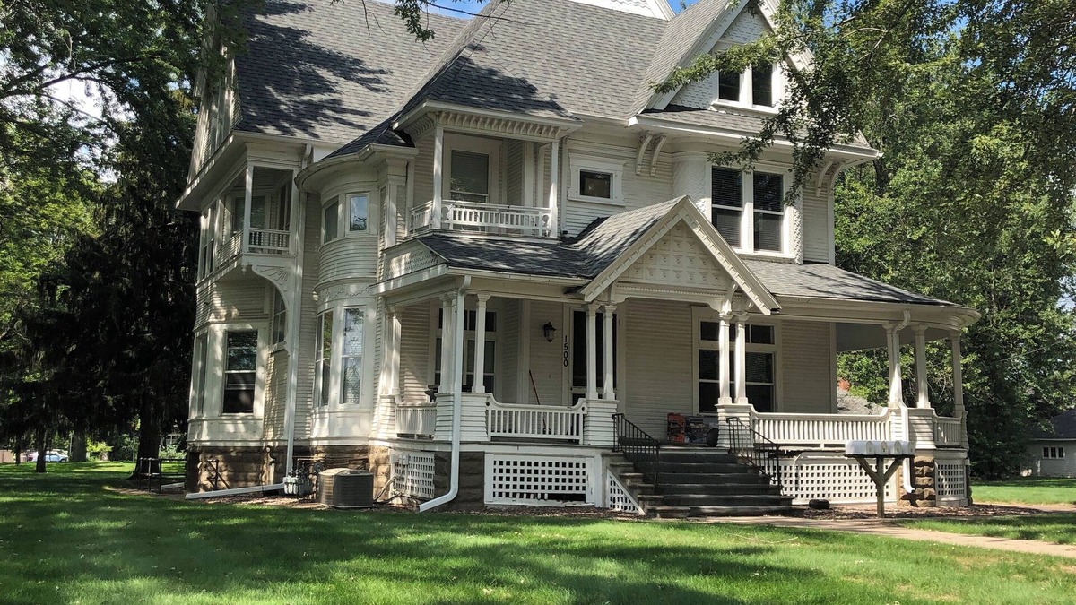 Eau Claire Apartment | The Hoover Historic Eau Claire Home