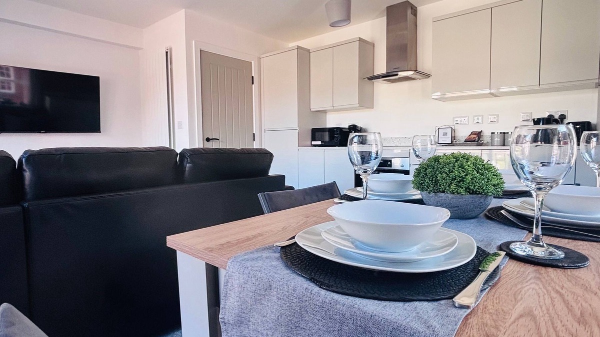 Hull Old Town Apartment | The Hop Store, HU1. Experience city living in a converted brewery.