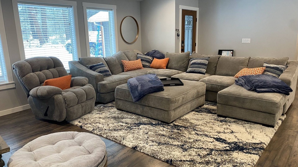 Deschutes River Woods House | The Hopi Getaway - 6 BD/3 BTH - LARGE HOT TUB - GAME ROOM - PETS WELCOME - 1 AC