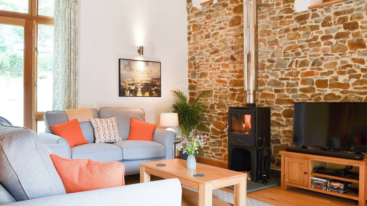 Worlington Cottage | The Horse Gin - UK11024