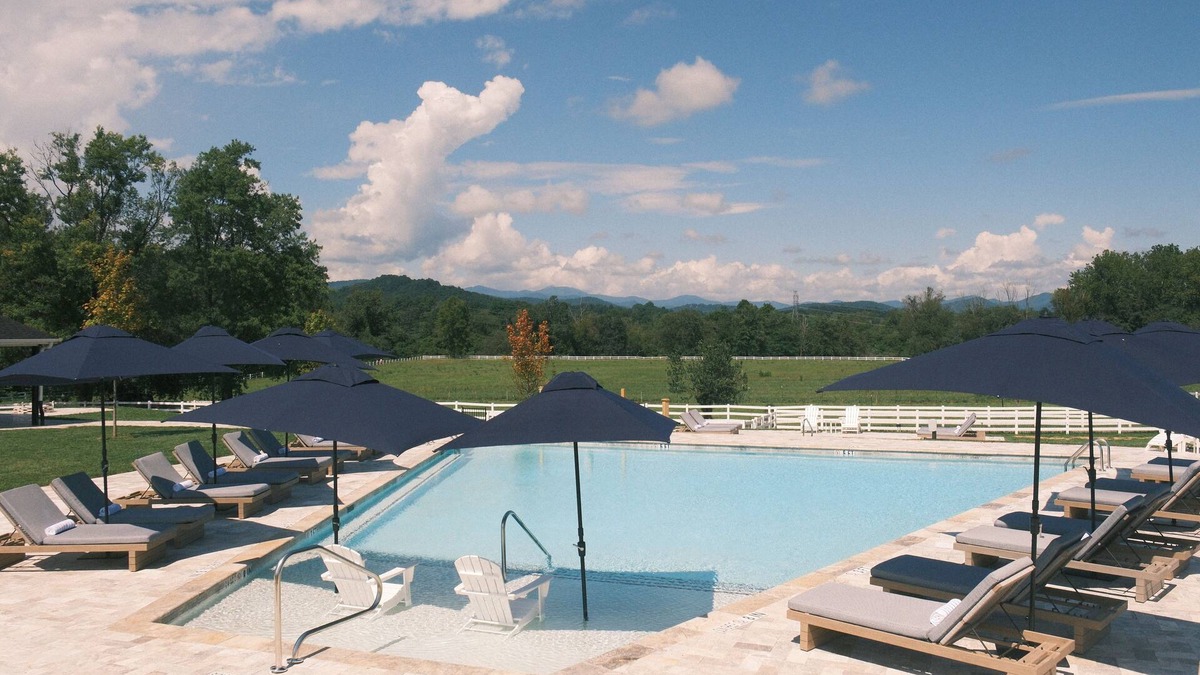 Hendersonville House | The Horse Shoe Farm