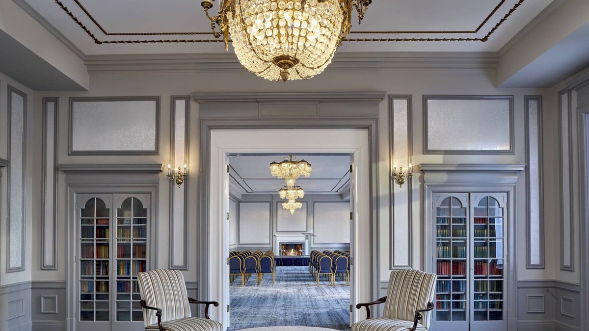 Regina Hotel | The Hotel Saskatchewan, Autograph Collection