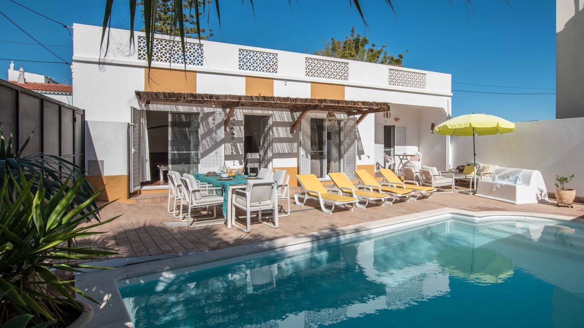 Luz de Tavira House | The house is located in the coastal town of Luz de Tavira, close to the sea