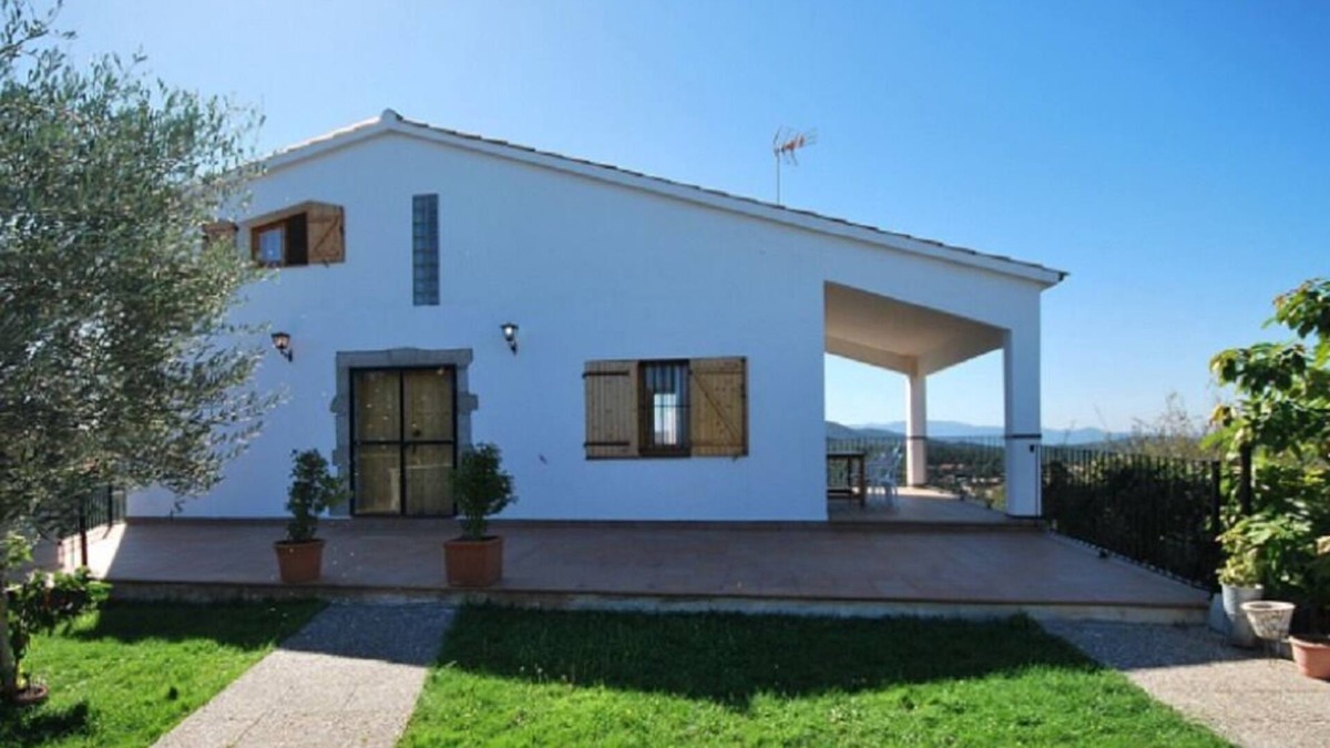 Vidreres House | The house of butterflies