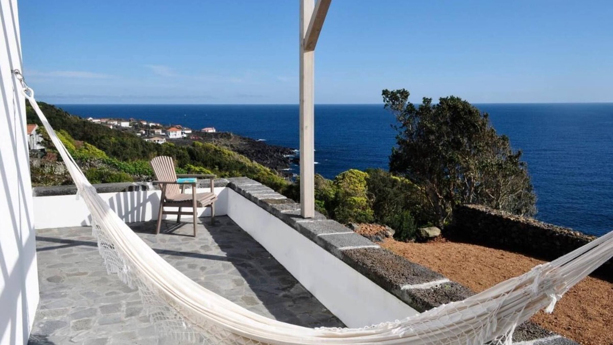 Calheta de Nesquim Cottage | The House of the Whaler is the ideal place for those who want to feel close to the sea.