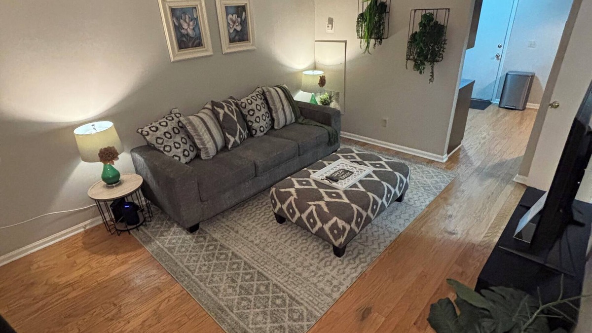 Earlewood House | The House of Verde! Located near USC, Ft. Jackson and Downtown Columbia.