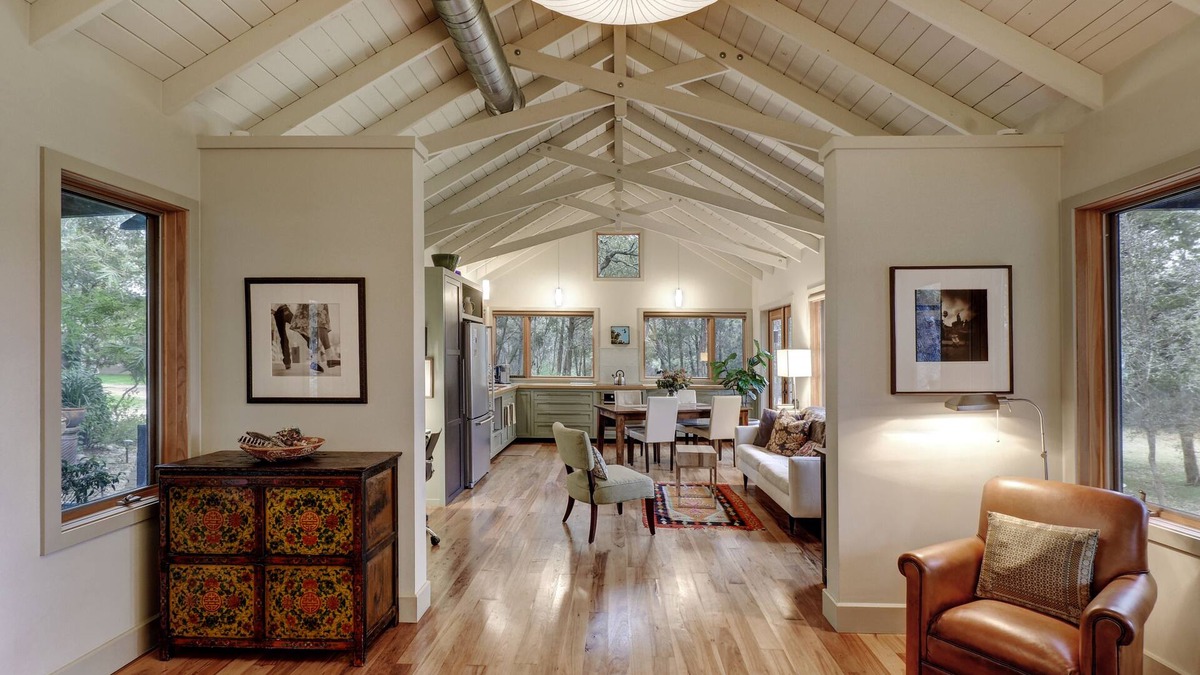 Long Branch Valley Cottage | The Hummingbird Casita- A peaceful and romantic architectural gem