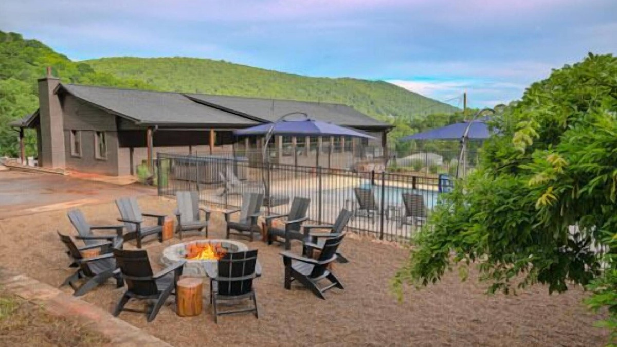 Skyland House | The Huntly Estate | Asheville Retreat | The Lodge + The Grange | Weddings & Events