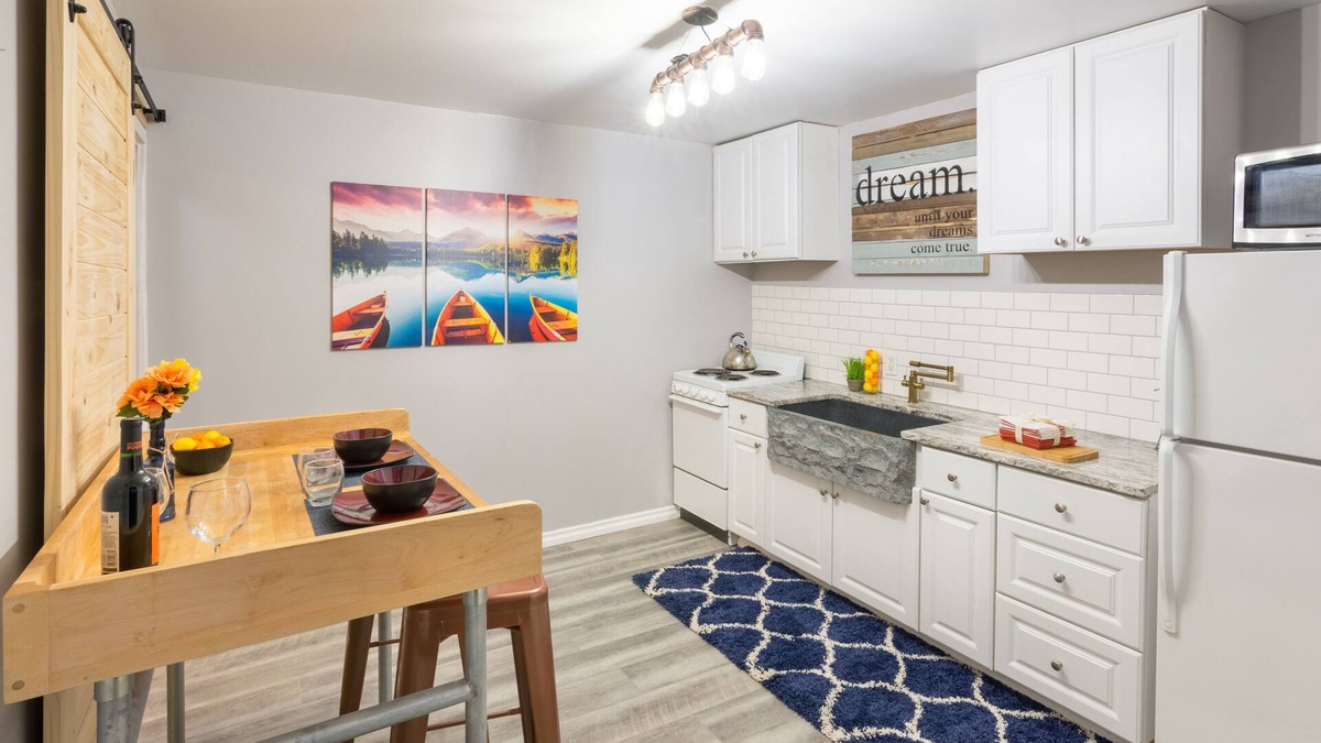 Garden District House | The Immaculate Guest Cottage In Downtown Coeur D'Alene