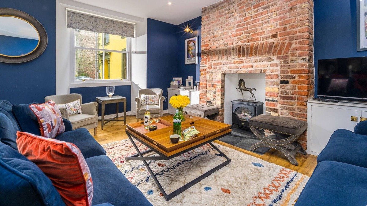 Berwick-upon-Tweed Cottage | THE INDIGO HOUSE, pet friendly, with a garden in Berwick-Upon-Tweed