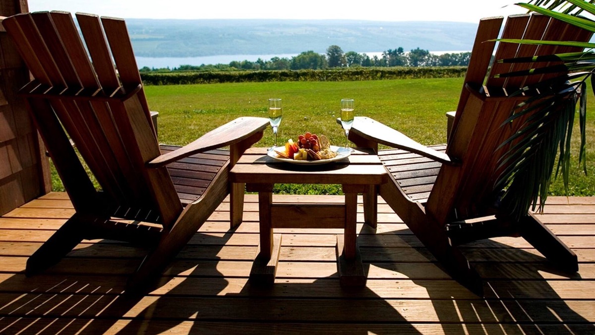 Dundee Hotel | The Inn at Glenora Wine Cellars