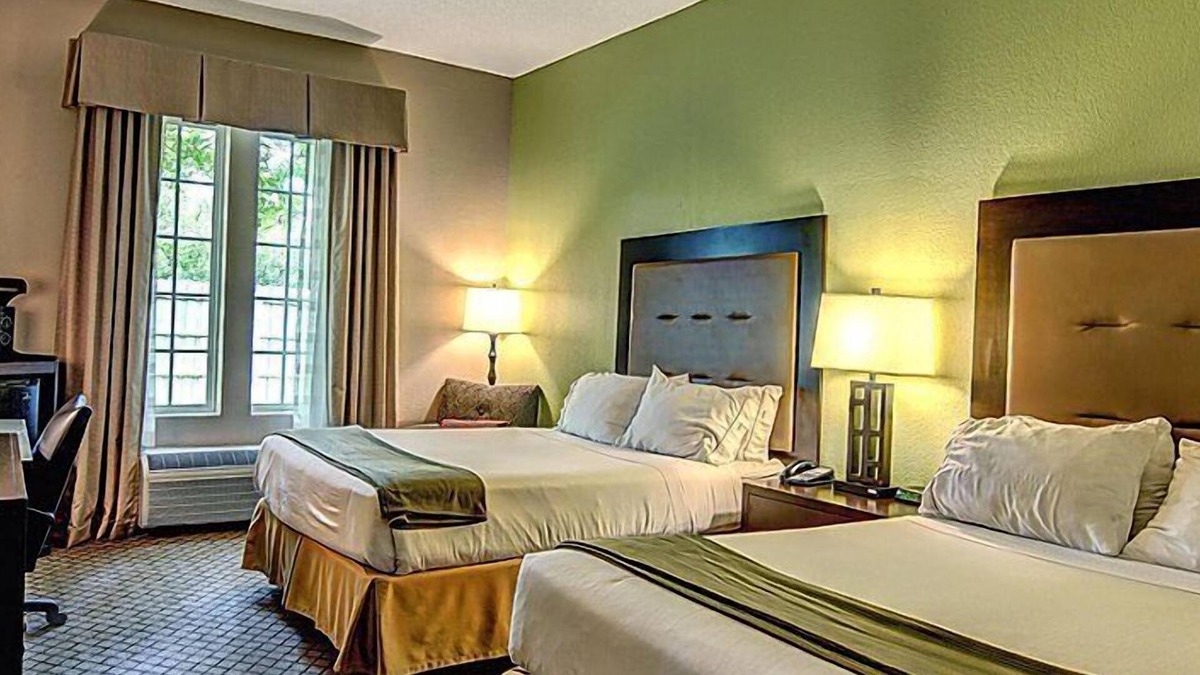 Wallace Hotel | The Inn at River Landing