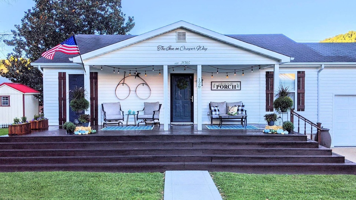 Damascus House | The Inn on Creeper Way ~ cozy & right on the trail