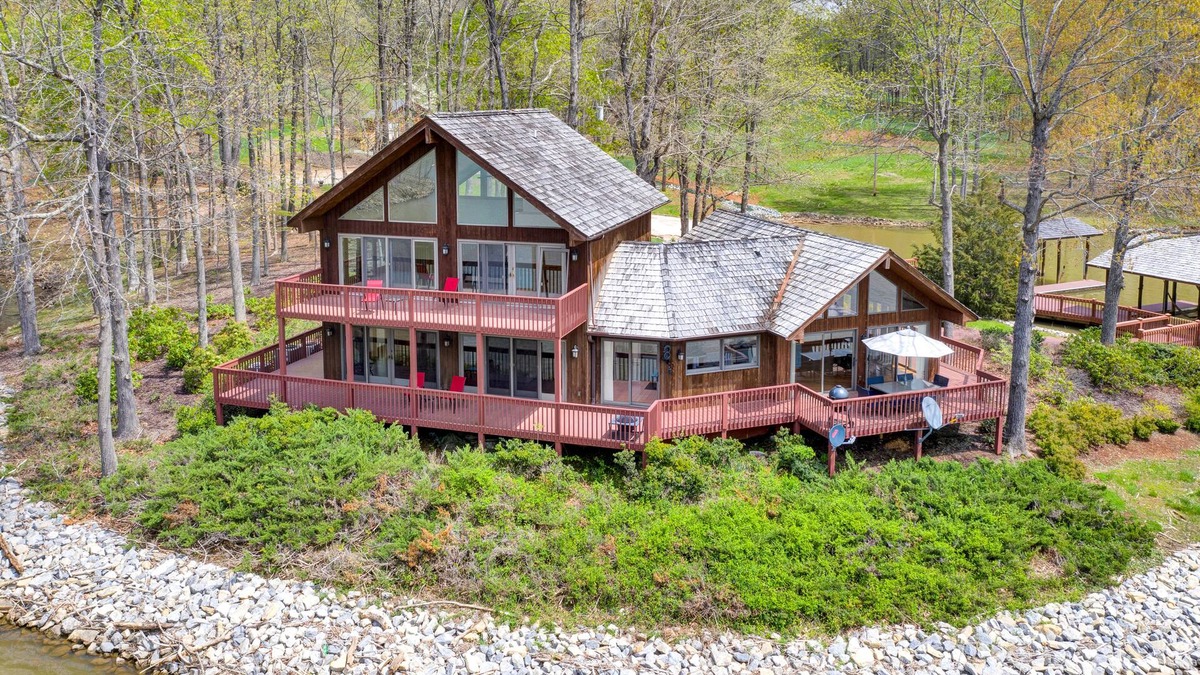 Moneta House | The Inner Banks - Lakefront chalet with 180-degree lake views, dock & beach