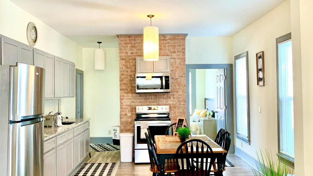 Downtown Niagara Falls House | The Iron Scow - With Private Yard & Parking, Near Falls & Casino by Niagara Hospitality