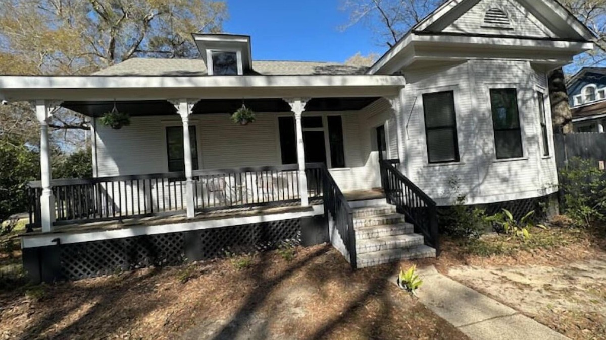 Bogalusa House | The Isabella - Beautifully Revived Historic House - 2 blocks from the IP Mill