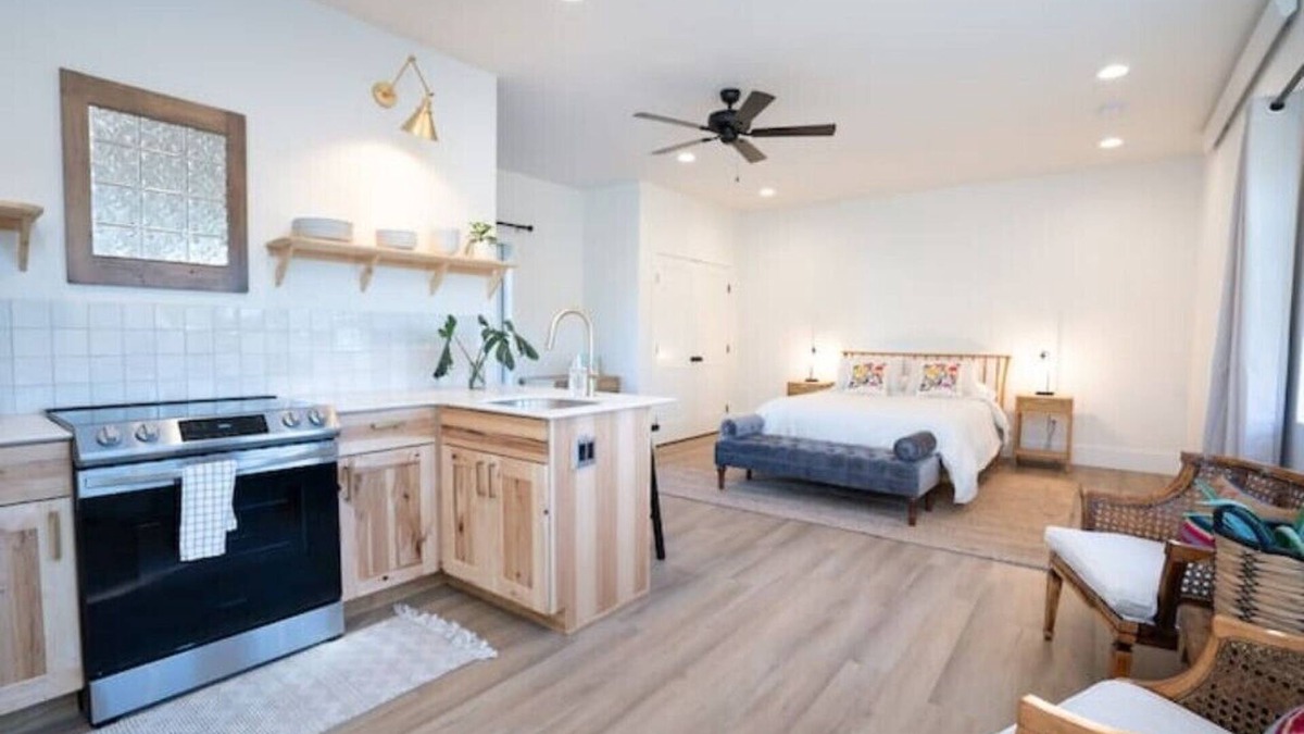Buena Vista Apartment | The Isabella Lofthouse on Colorado-Walk to Mainnn