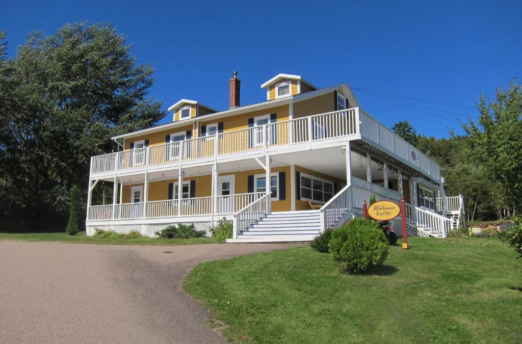 Ingonish Beach Hotel | The Island Inn