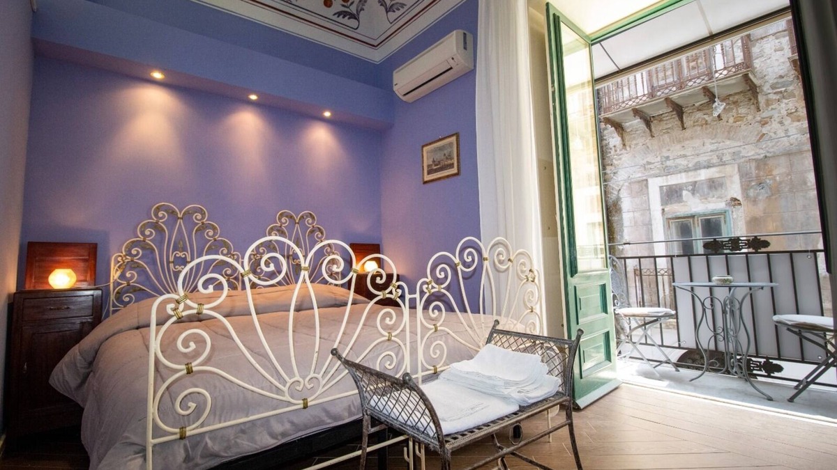 Santo Stefano di Camastra Bed & Breakfast | THE PALACE B&B and Apartments - FRUIT LUXURY ROOM