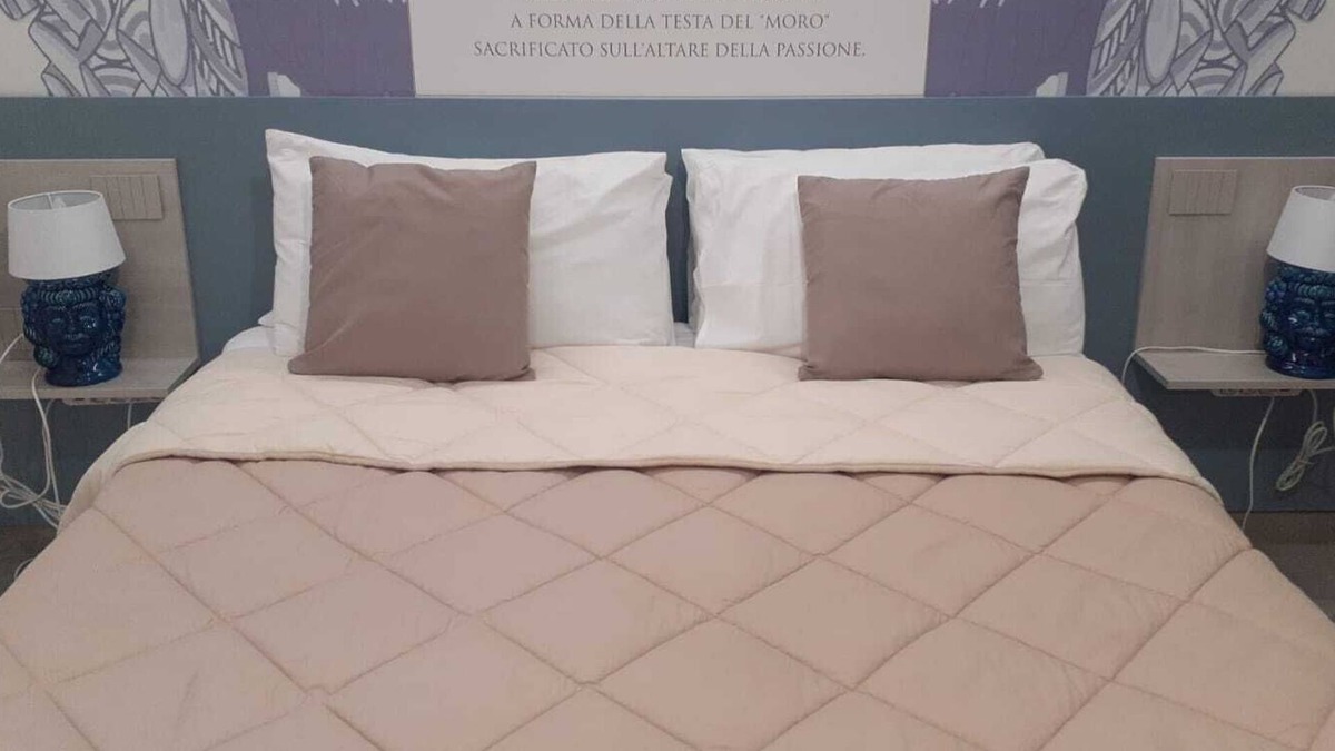 Santo Stefano di Camastra Bed & Breakfast | The Palace B&B and apartments- Il Moro Luxury room