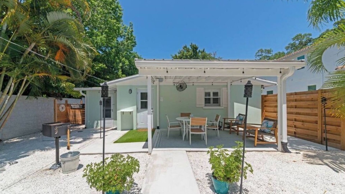South Sarasota House | The Ivanhoe Getaway