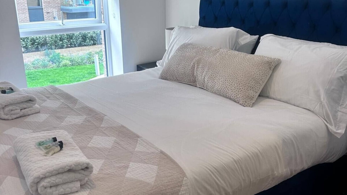 Harlow Apartment | The Ivy Abode 2 bedroom Apartment