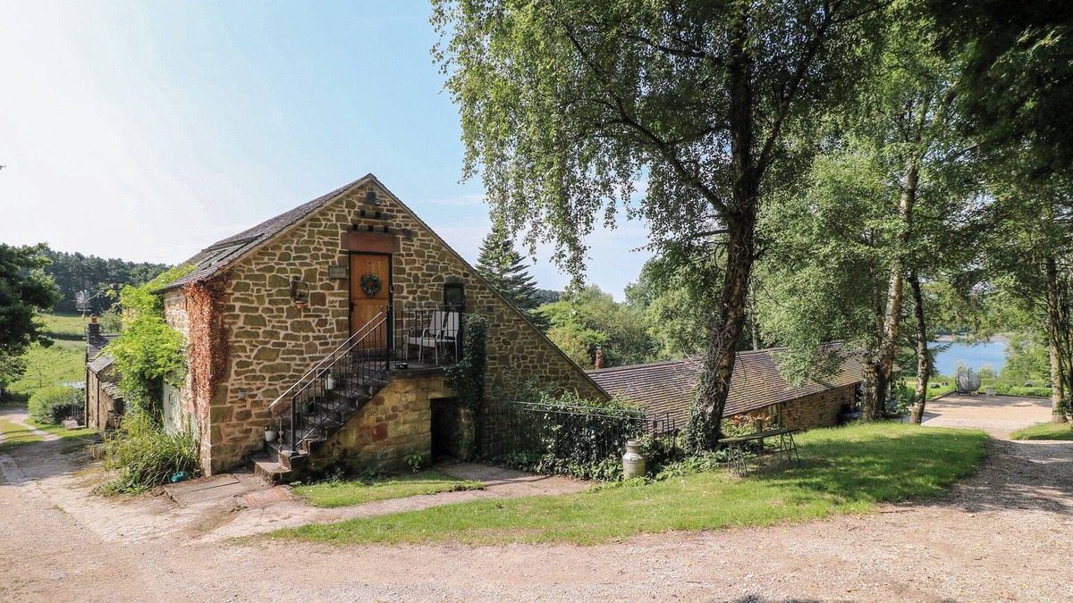 Hulland Ward Cottage | THE IVY BARN, pet friendly, character holiday cottage in Kirk Ireton