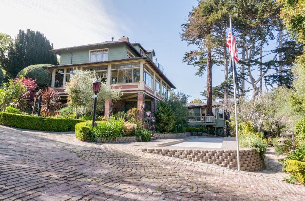 Monterey Bed & Breakfast | The Jabberwock Bed & Breakfast