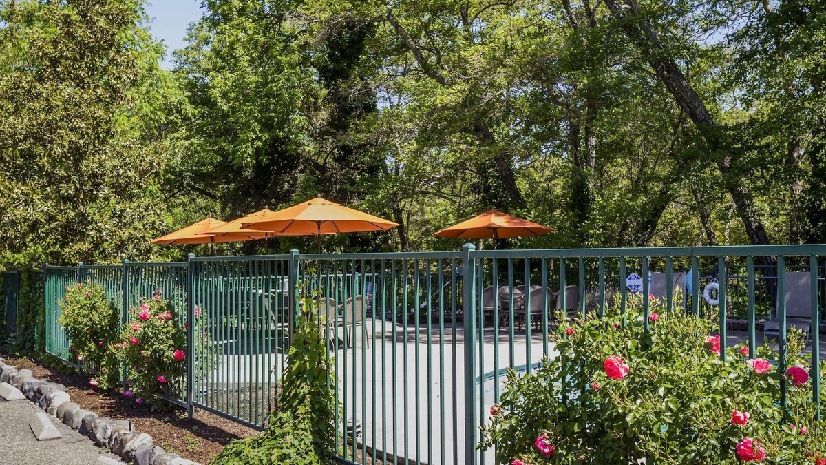 Glen Ellen Hotel | The Jack London Lodge