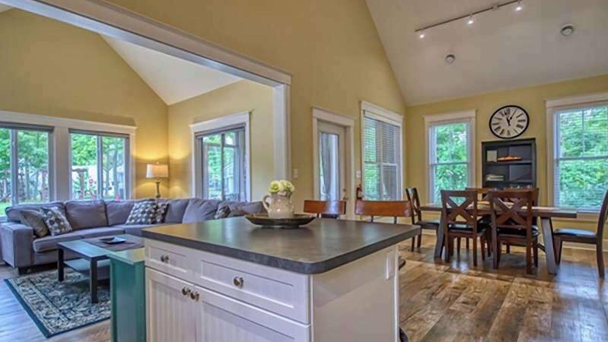 Cherry Valley House | The Jackrabbit - 3 Summer Village