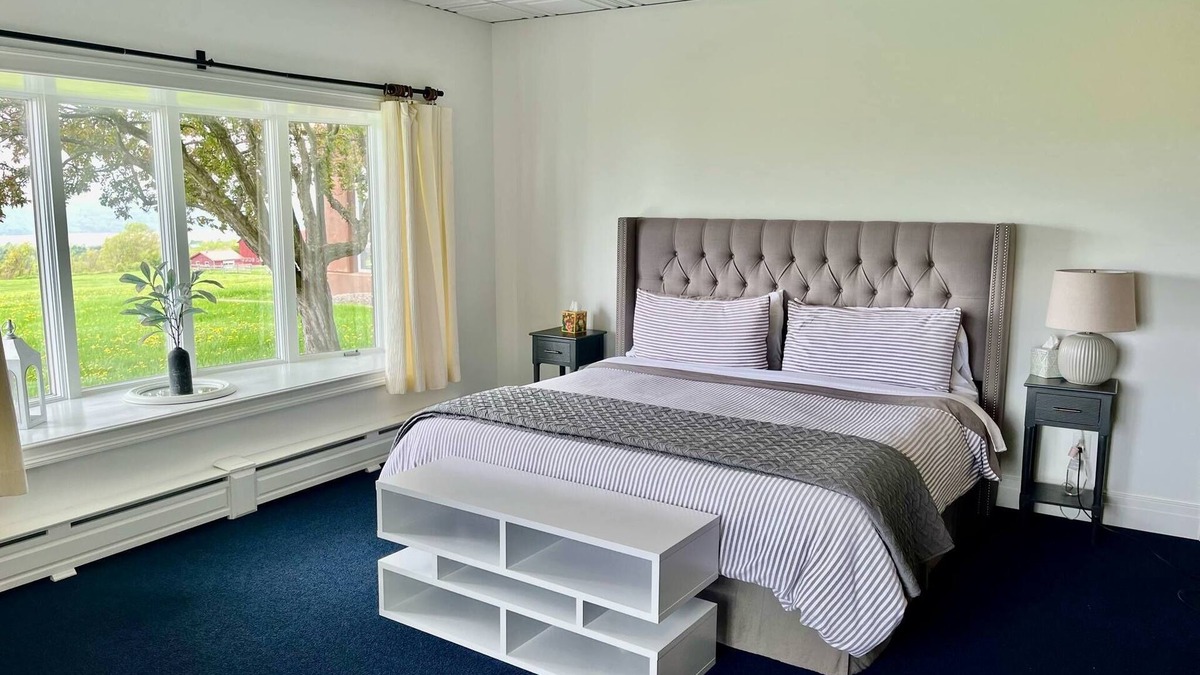 Hector House | The Jade Suite: King Bed with Lake Views