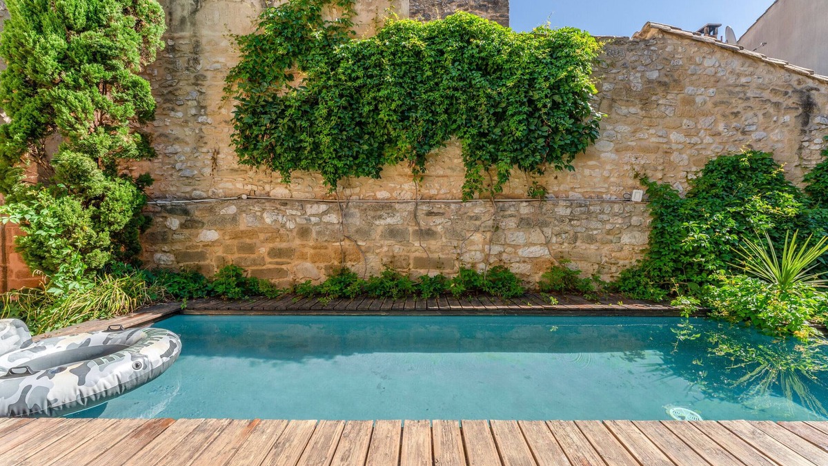 Collias Apartment | The Jasmin suite has a shared swimming pool, Wi-Fi and air conditioning