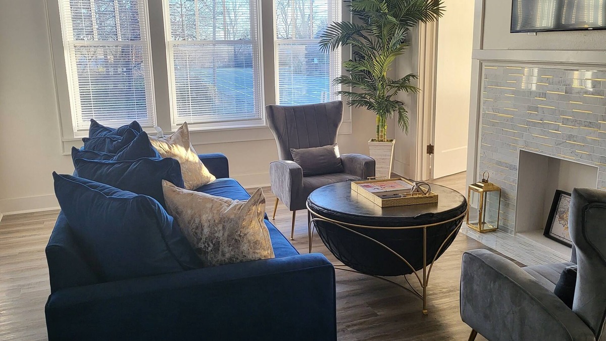 East of Broadway Apartment | The Jasmine On Main