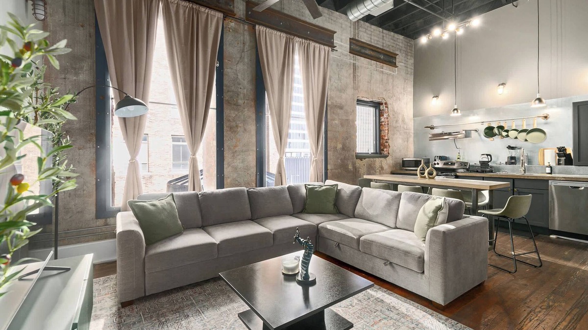 Central City Apartment | The Jazz Flat| Covered Parking| Sleeps 8| DT